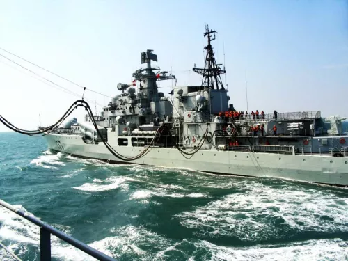 Устройства передачи сухих и жидких грузов в море на ходу траверзным способом
